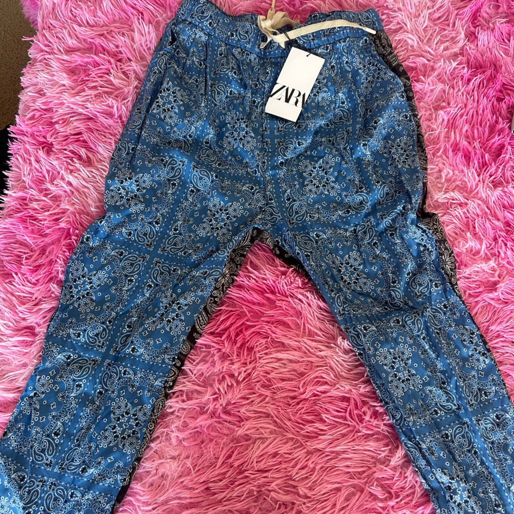 Lose jogger pants